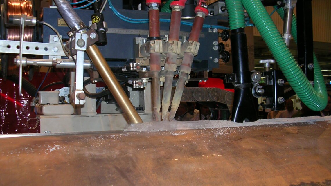 Soudage sous flux solide SAW : procédé, flux, paramètres et métallurgie du joint soudé