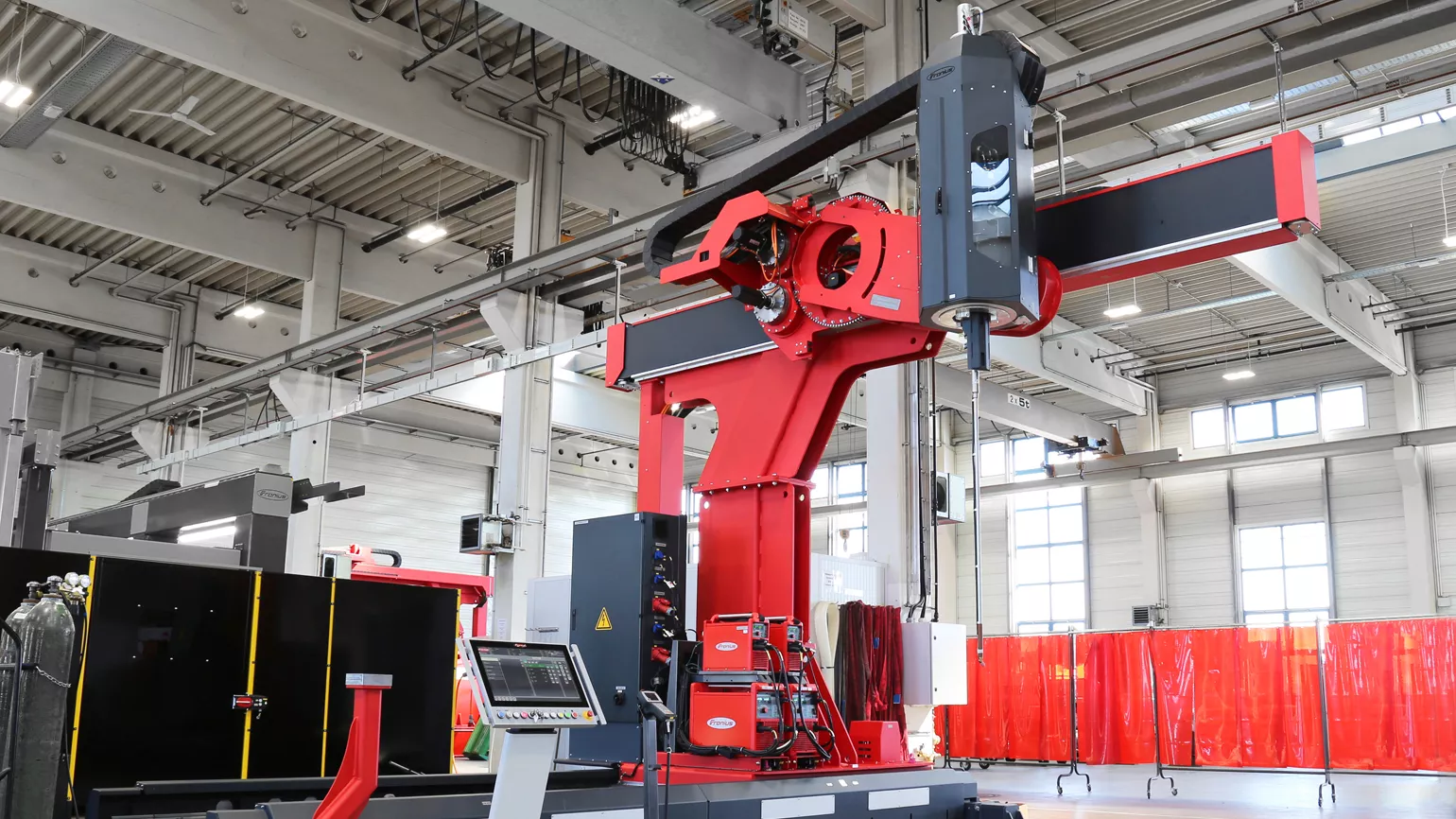 Fronius ETR Ultimate : machine de rechargement mécanisé à grande enveloppe de travail