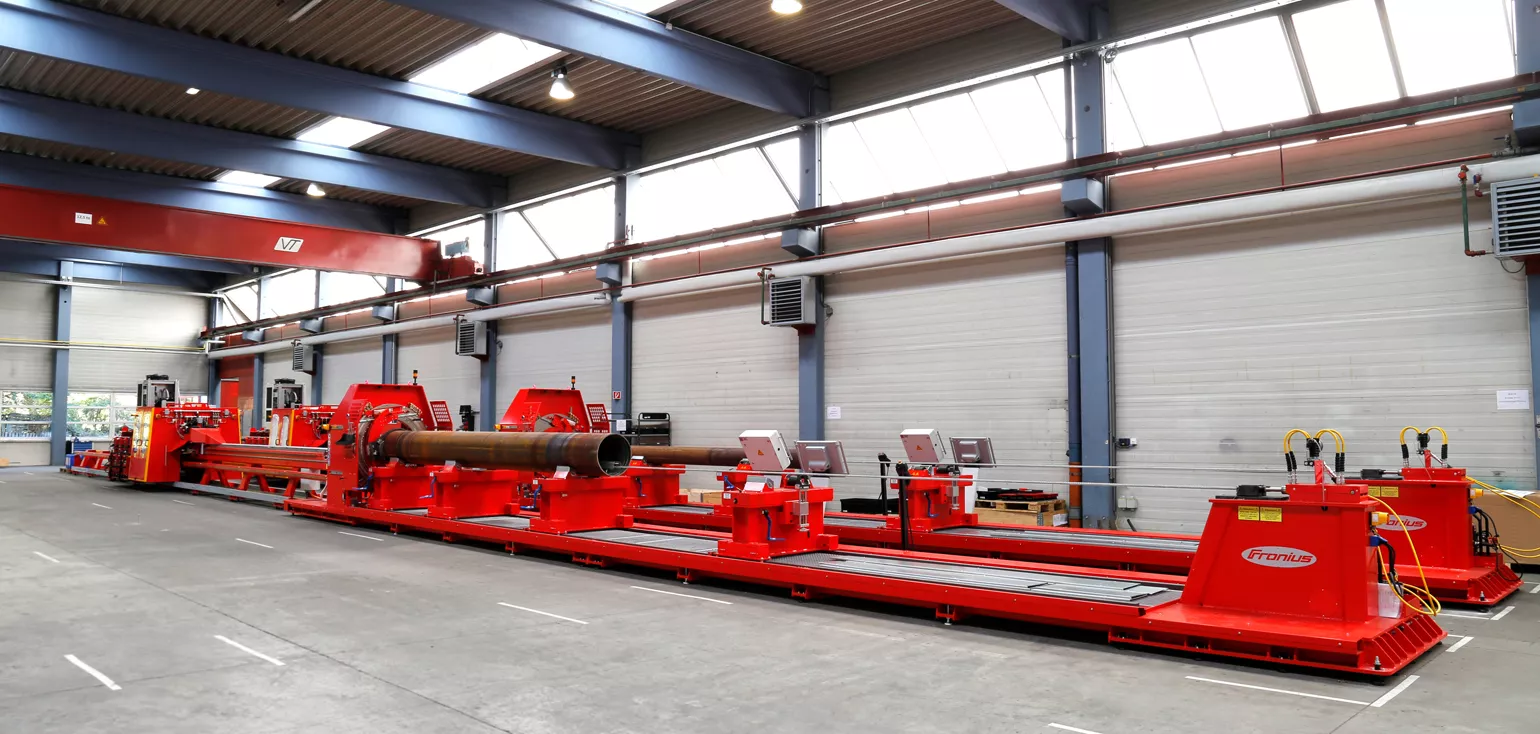 Fronius : installation de revêtement intérieur de tubes longs, vue de côté