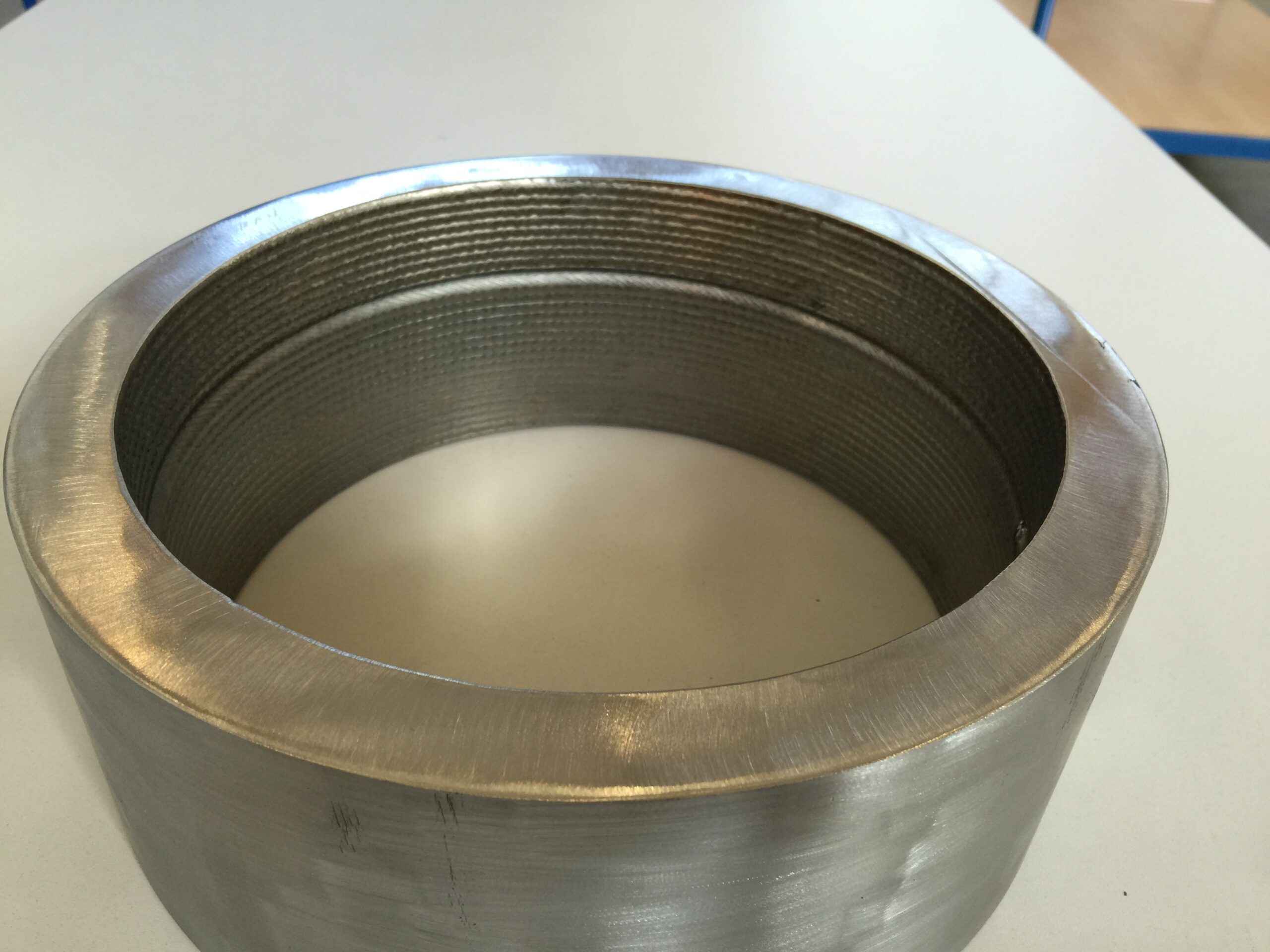 Photographie réelle de rechargement intérieur d'un tube avec cordons de dépôt Alloy 625